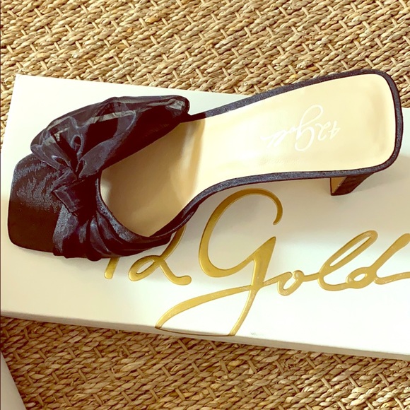 42 Gold Black Savvy Summer Moire Sandal - Picture 1 of 4